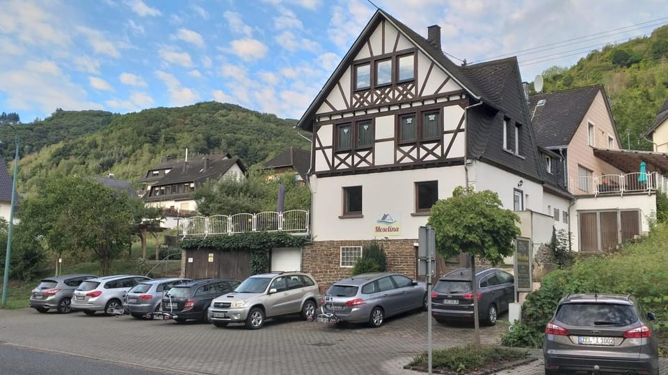 Moselina Gastezimmer Hotel in Ediger-Eller