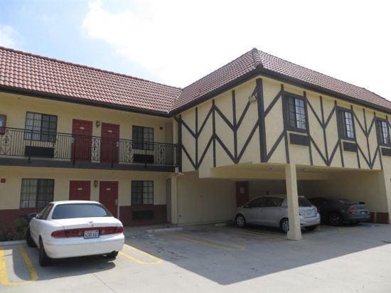 Executive Suites Inn Motel in Westminster