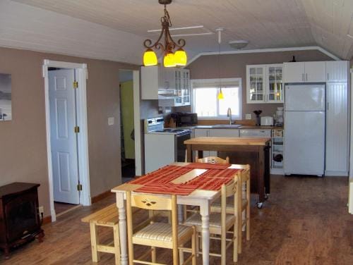 Historic 1920s Cabin Hotel in Long Beach