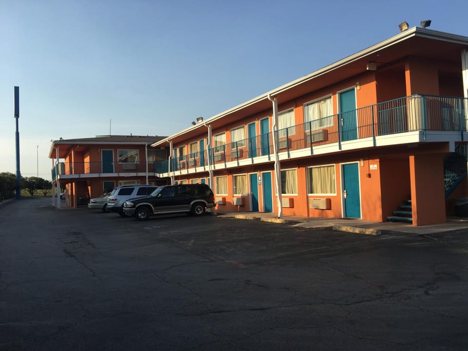 Relax Inn Forth Worth Motel in Fort Worth