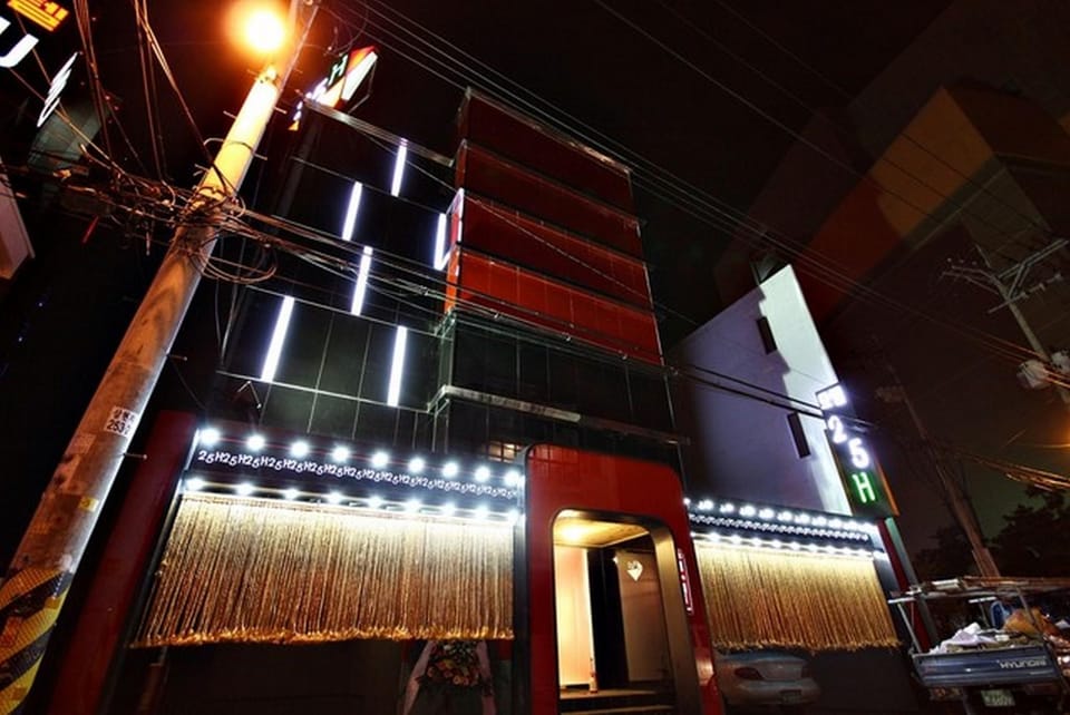 Suwon Station 25H Motel in Gyeonggi-do