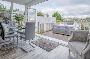 Pencw Garden View - 3 Bed Apartment - Saundersfoot Hotel in Saundersfoot