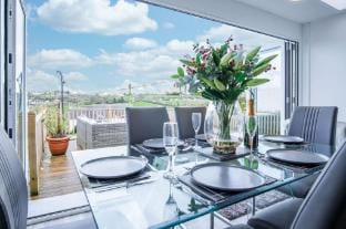 Pencw Garden View - 3 Bed Apartment - Saundersfoot Hotel in Saundersfoot