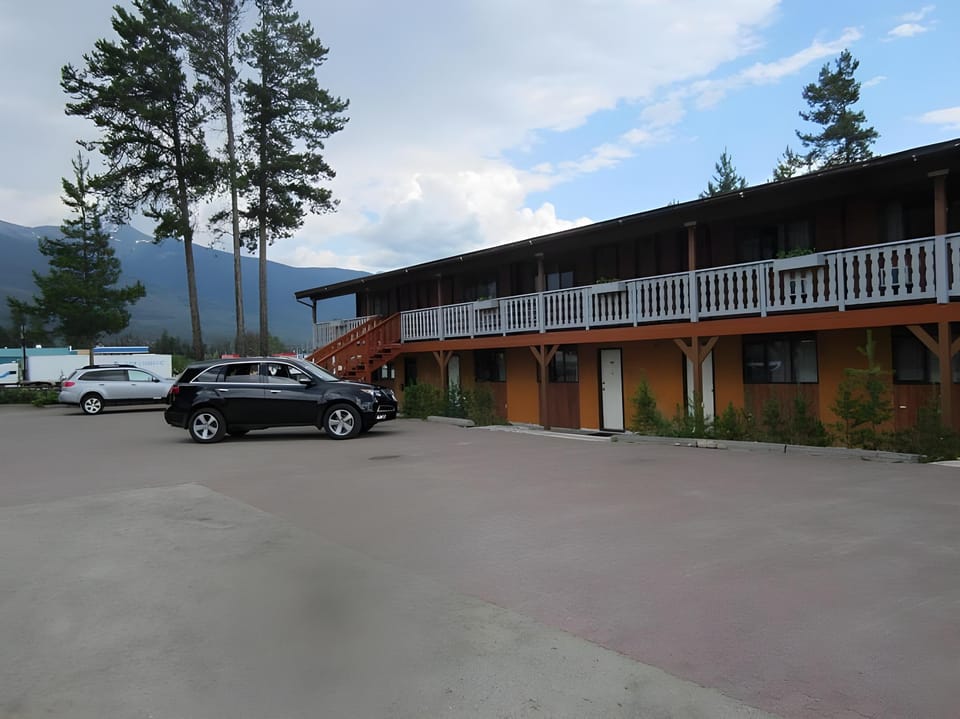 Rocky Inn Motel in Valemount