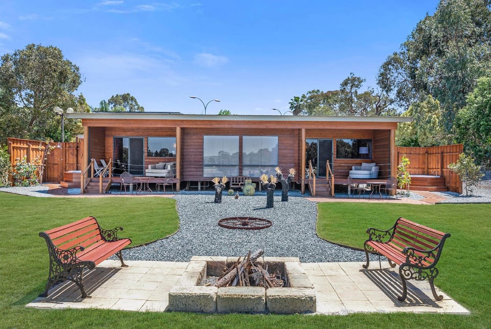 The Swan Valley Retreat Hotel in Henley Brook