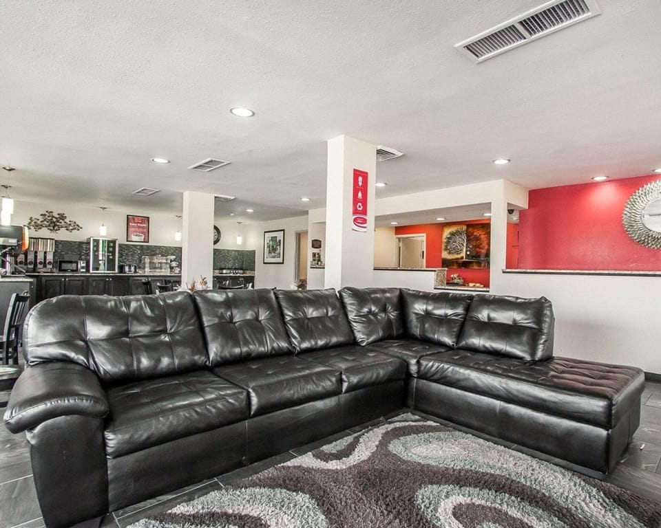 Econo Lodge Inn & Suites Jackson Northwest Hotel in Jackson