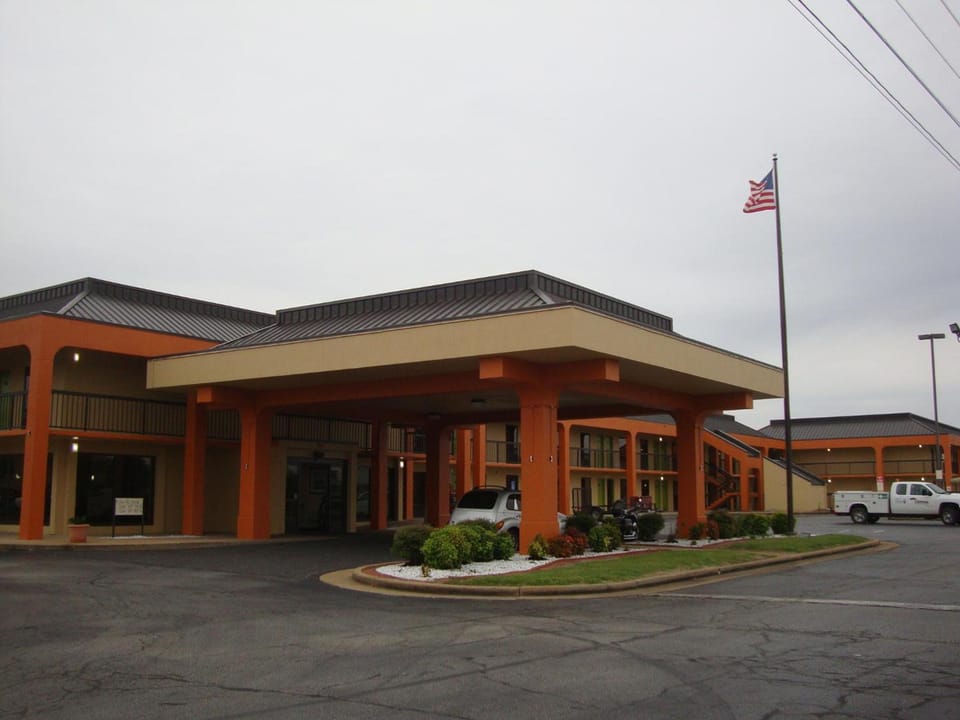 Econo Lodge Inn & Suites Jackson Northwest Hotel in Jackson