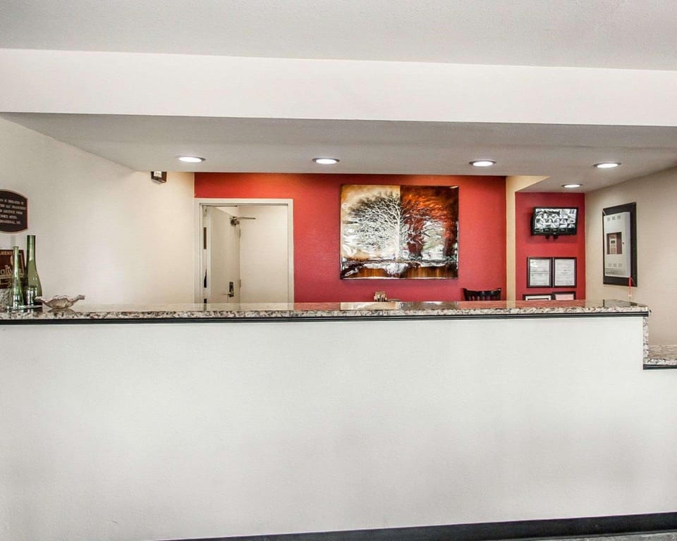 Econo Lodge Inn & Suites Jackson Northwest Hotel in Jackson