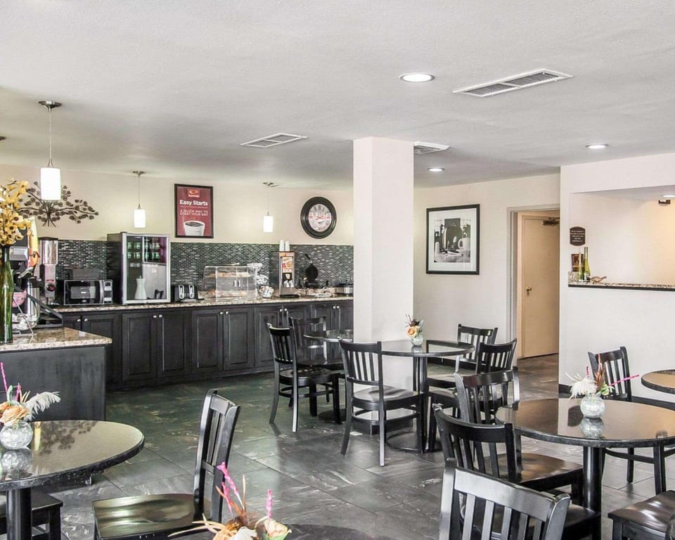 Econo Lodge Inn & Suites Jackson Northwest Hotel in Jackson