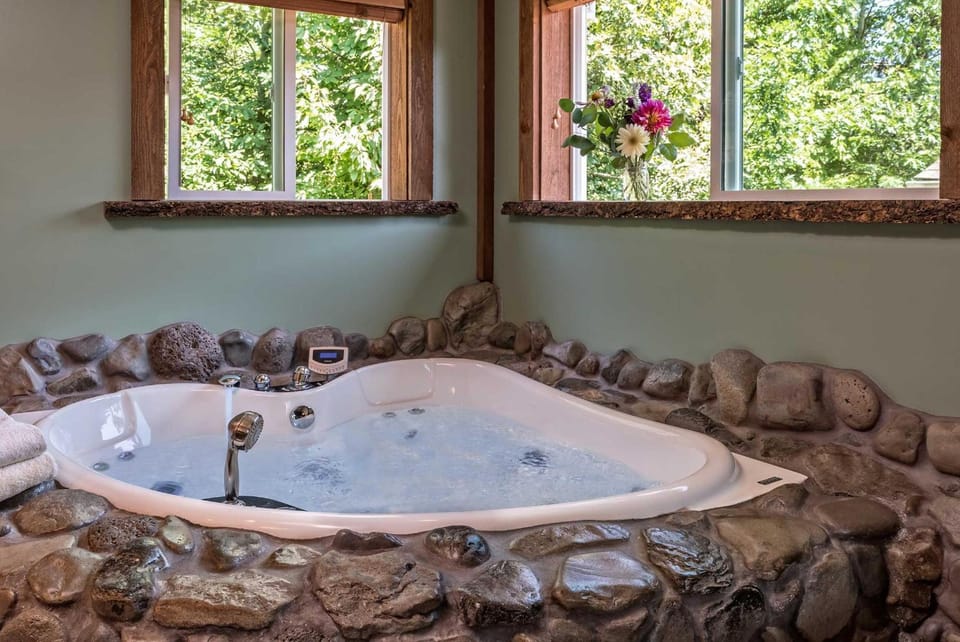 Carson Ridge Luxury Cabins Hotel in Washington