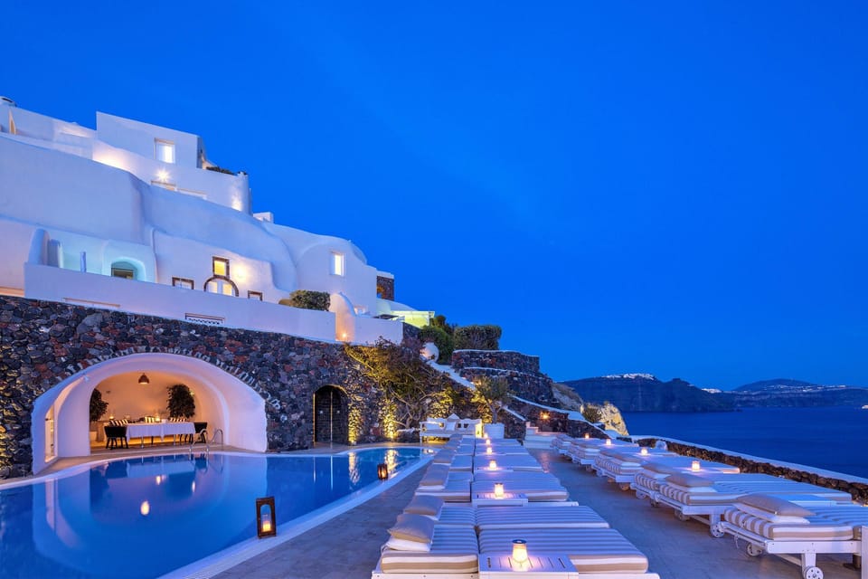 Swimming pool [outdoor]