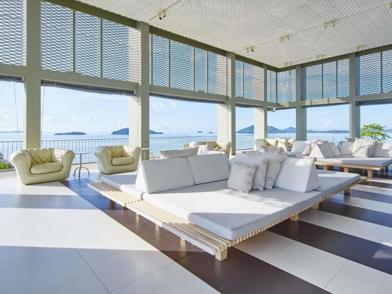 Shared lounge/TV area
