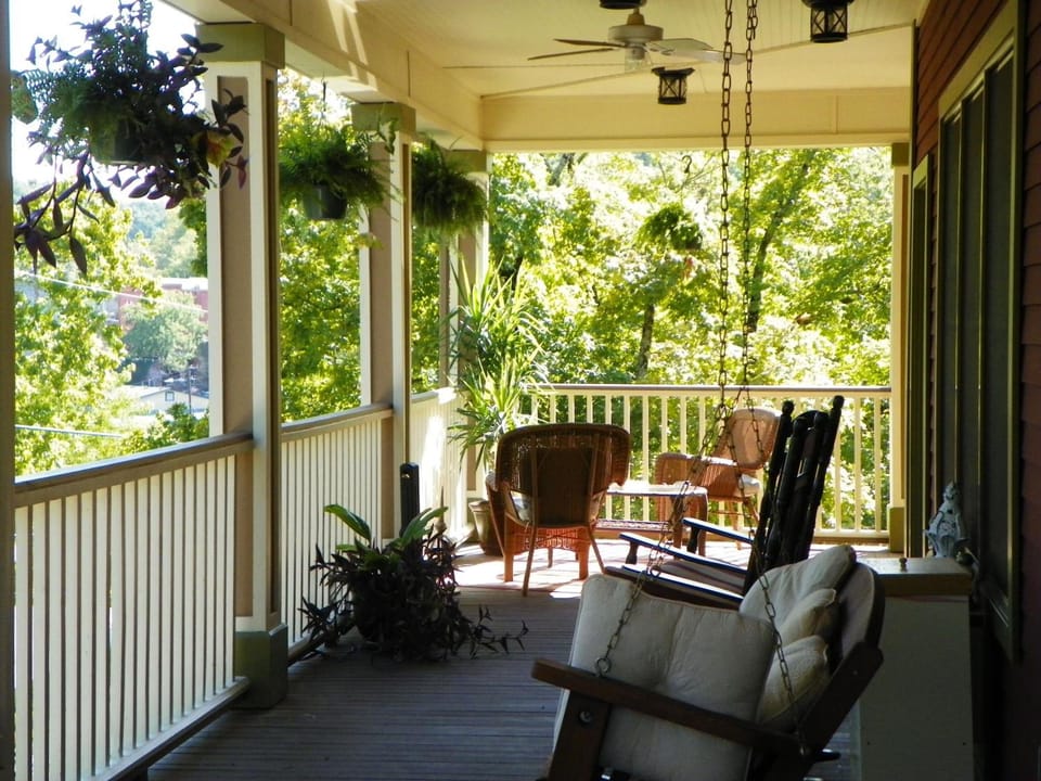 All Seasons Inn Hotel in Eureka Springs