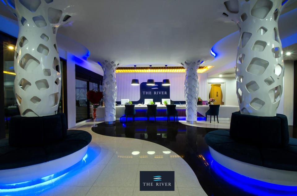 Shared lounge/TV area