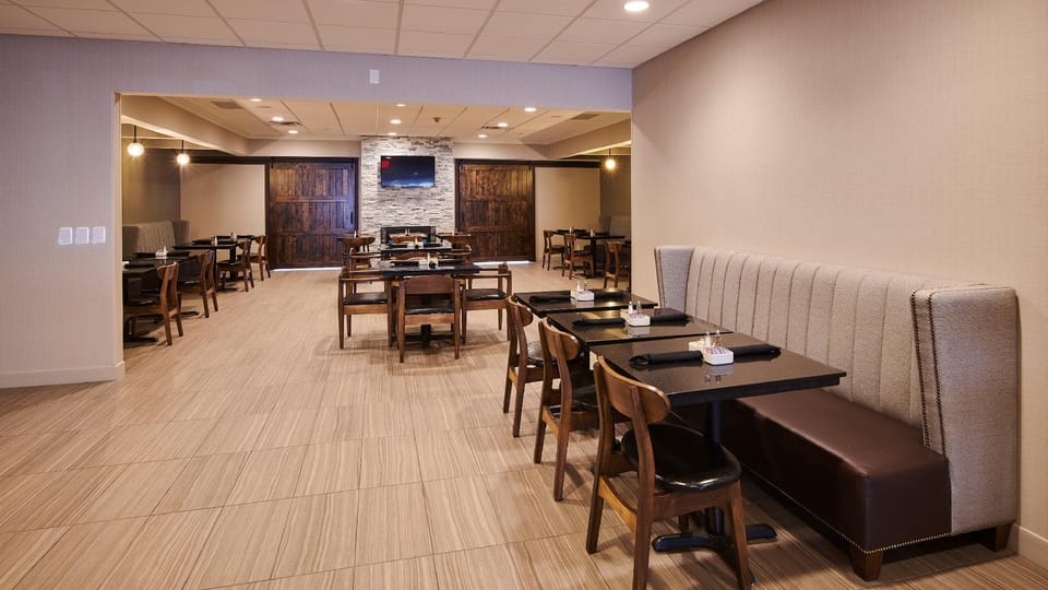 Four Points by Sheraton Cleveland-Eastlake Hotel in Willoughby