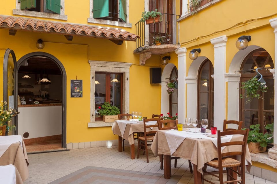 Locanda Al Centrale Hotel in Lake Garda