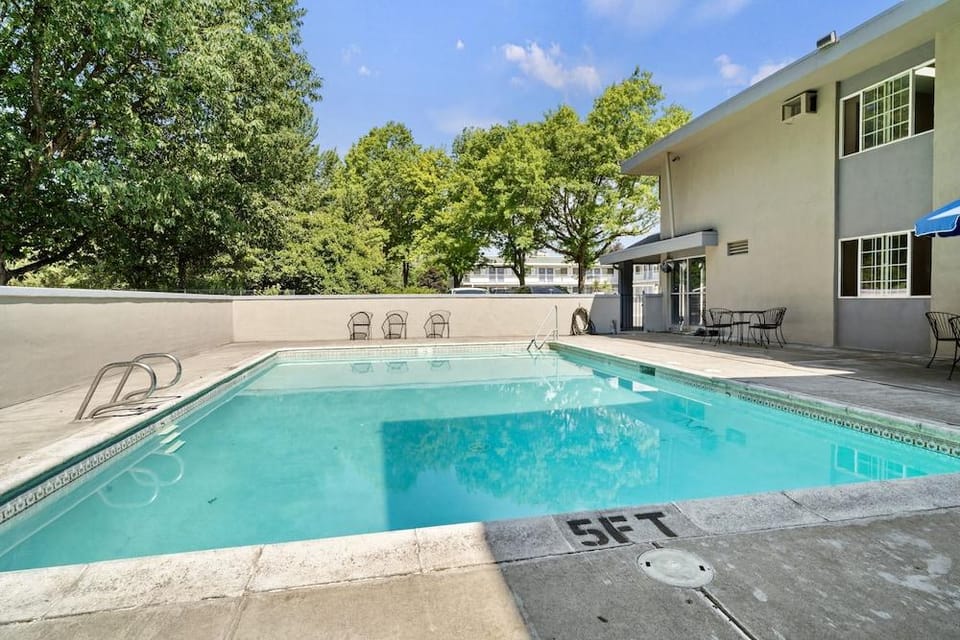 Travelers Inn Medford Motel in Medford