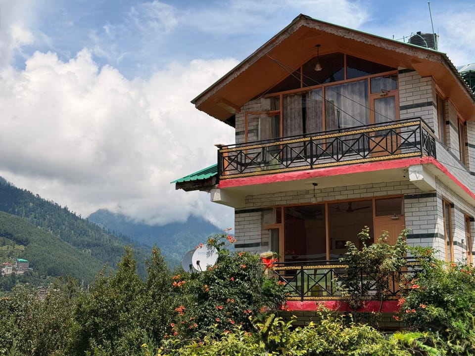MOUNTAIN FACE COTTAGE  Hotel in Himachal Pradesh