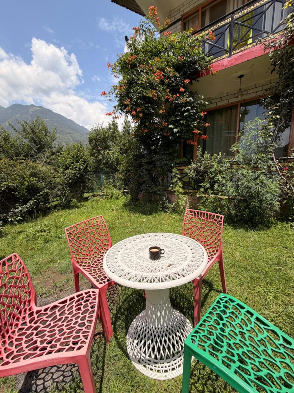 MOUNTAIN FACE COTTAGE  Hotel in Himachal Pradesh