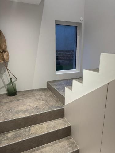 Chambre Privee climatisee avec Salle de bain privee - La Mer Hotel in Auvergne-Rhône-Alpes