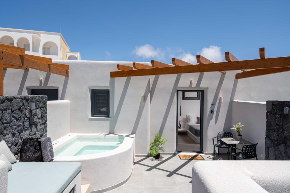 LyMaRou Collection Apartment hotel in Santorini