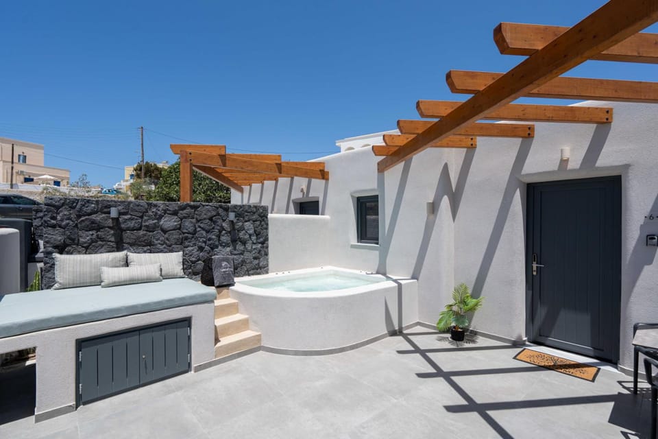 LyMaRou Collection Apartment hotel in Santorini