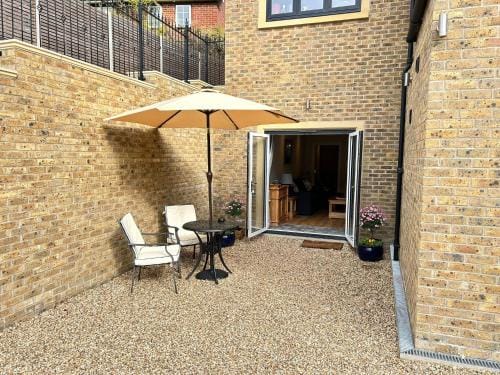 Stansted Airport Stay, Parking and Luxury Suite Hotel in East Hertfordshire District