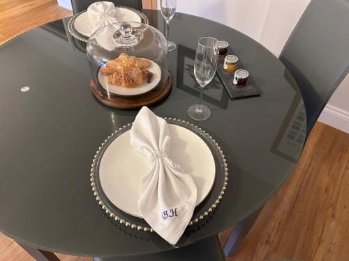 Stansted Airport Stay, Parking and Luxury Suite Hotel in East Hertfordshire District