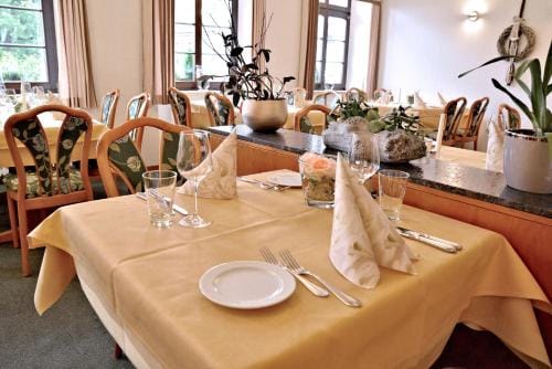 Rosenhotel Scherer Hotel in Saarland, 66, Germany