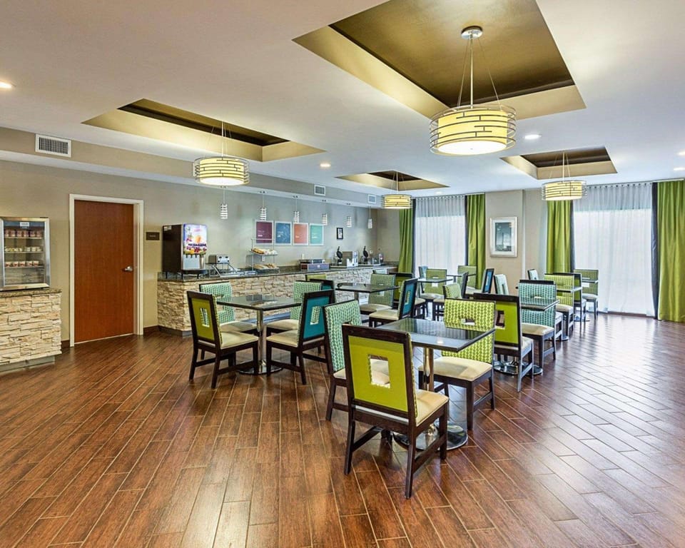 Comfort Suites near Tanger Outlet Mall Hotel in Gonzales