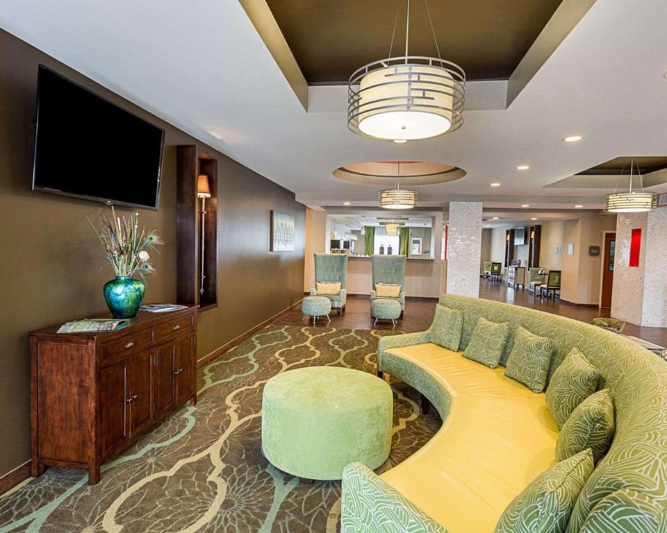 Comfort Suites near Tanger Outlet Mall Hotel in Gonzales