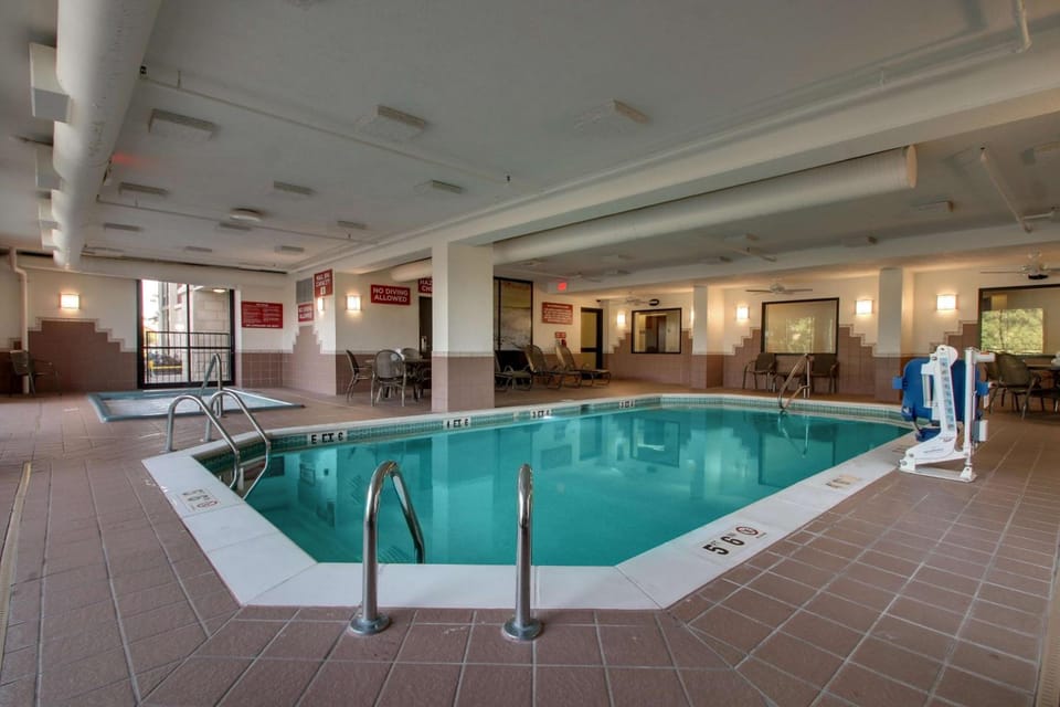 Drury Inn & Suites Evansville East Hotel in Evansville