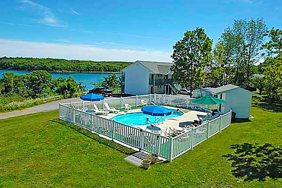 Ledges By the Bay Motel in Rockland