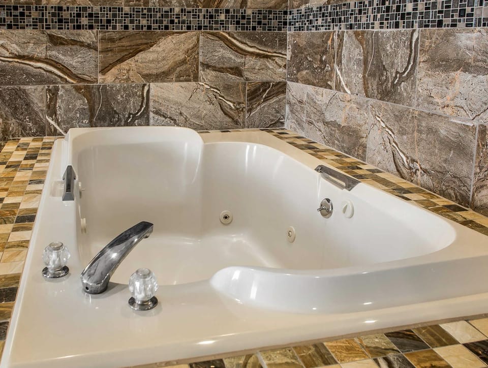 Quality Inn & Suites West Bend Hotel in Wisconsin