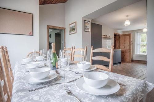 Hill House - 4 Bedroom Holiday Home - Llanrhidian Hotel in Wales