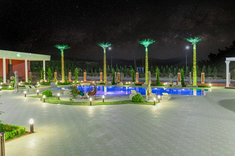 Swimming pool [outdoor]