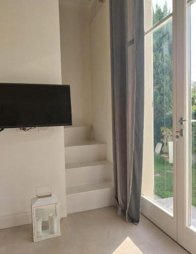 BEE HOME Hotel in Carrara