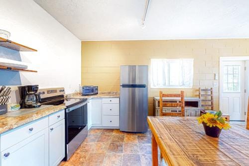 Cozy Mountain Hideaway Hotel in Waynesville