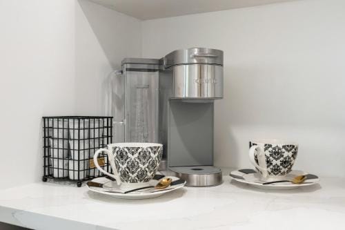 Elegant & Luxury 2 Bed Suite Close to Convention Centre Hotel in Vancouver