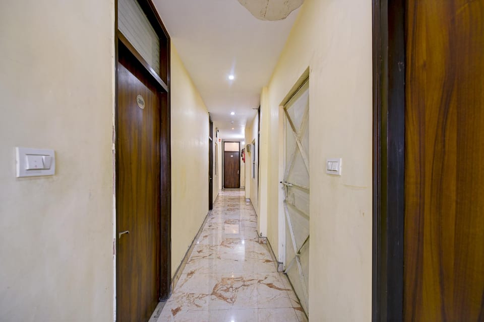Hotel Dhwani Palace Hotel in New Delhi