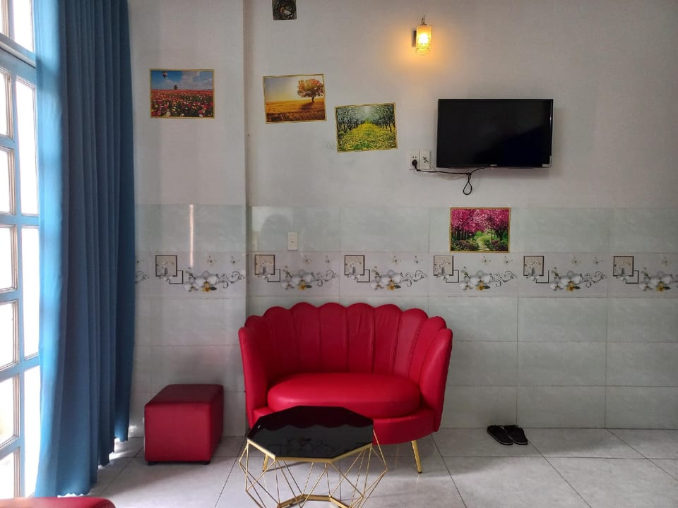 Khách sạn Nguyên Trung Love hotel in Ho Chi Minh City