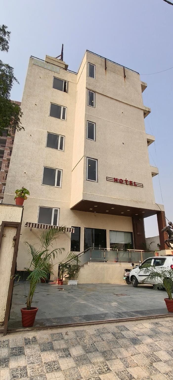 Tushar Group of Hotels - Polo Inn Sez Hotel in Jaipur