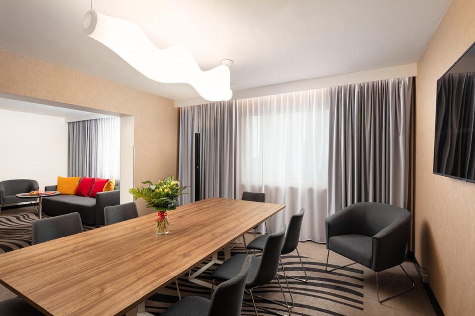 Shared lounge/TV area