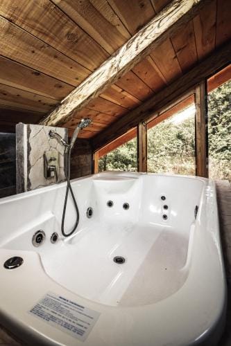 Cabanas Los Encinos Lodge in Hidalgo, Mexico