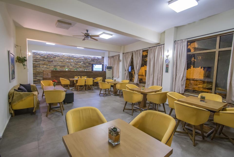 Shared lounge/TV area
