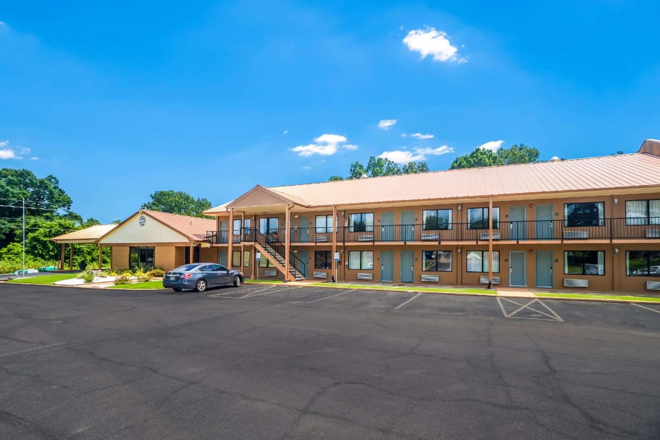 Quality Inn & Suites Corinth West Hotel in Mississippi