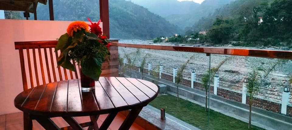 Qcent Woods Spa & Resort Hotel in Uttarakhand