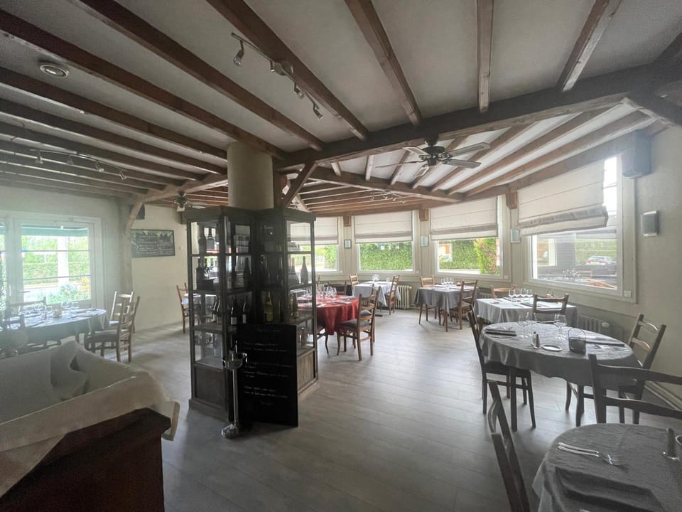 LOGIS - Hotel Restaurant Du Canard Hotel in Hauts-de-France