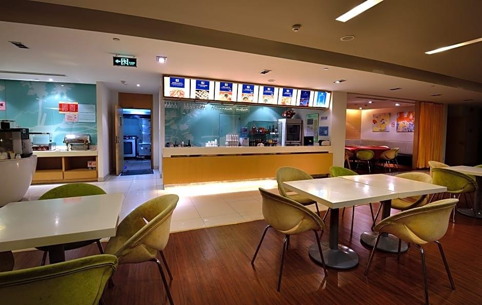 Holiday Inn Express Shanghai Nanhuizui Hotel in Shanghai