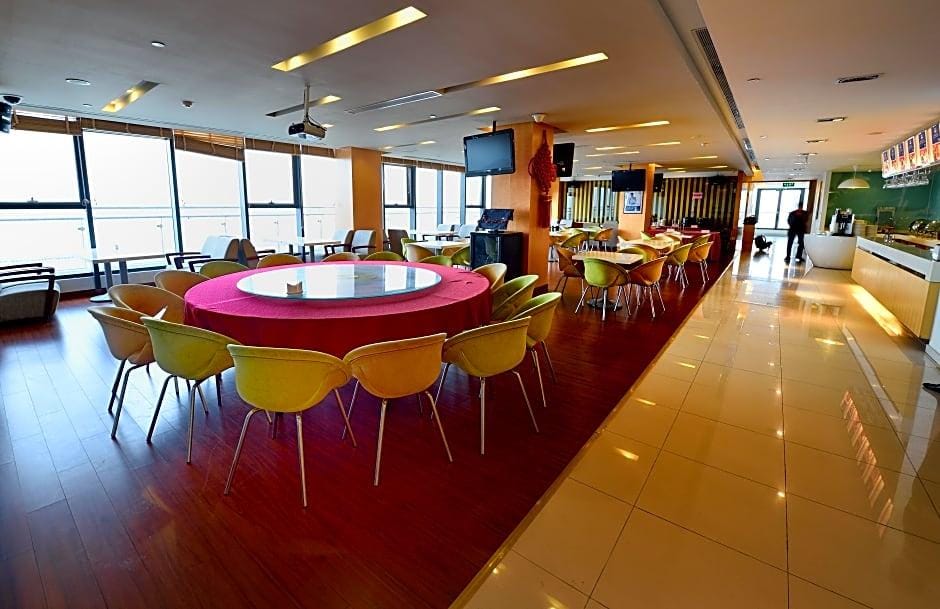 Holiday Inn Express Shanghai Nanhuizui Hotel in Shanghai